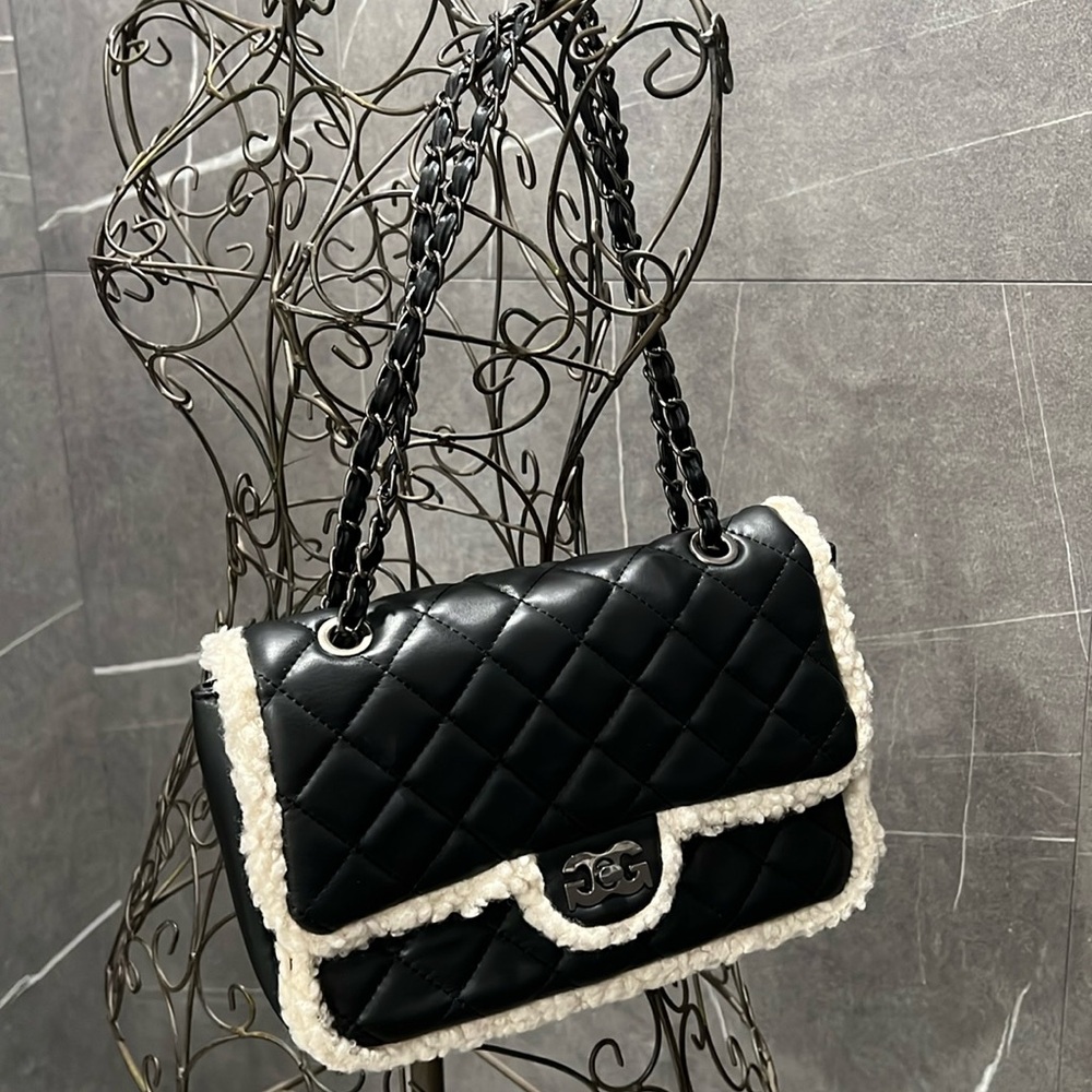 Gilda Paris NWT purse quilted fur baguette. Retail $159